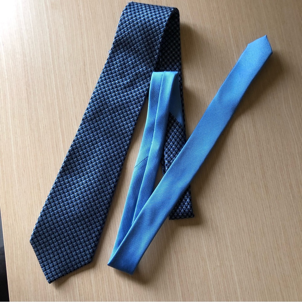 💕2/$30 💕Tommy Hilfiger Blue Textured 100% Silk Tie